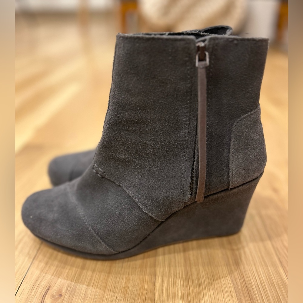 Tom’s Grey Suede Desert Wedge Bootie- size 10